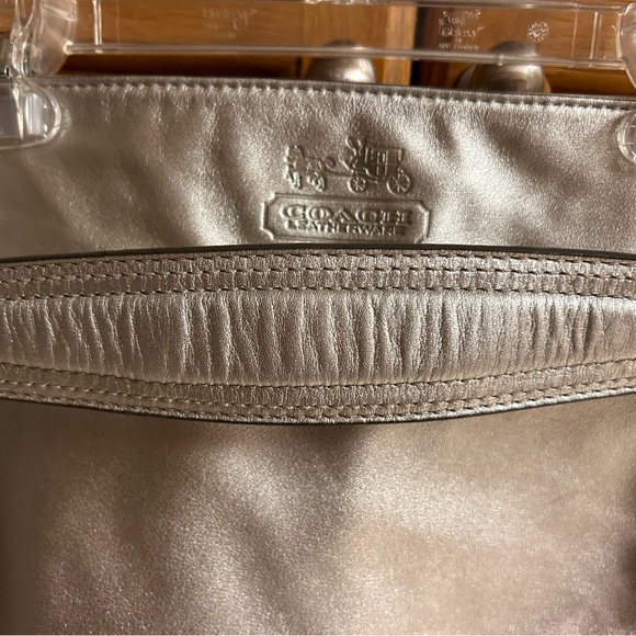 Metallic Silver Hobo purse - Picture 3 of 12